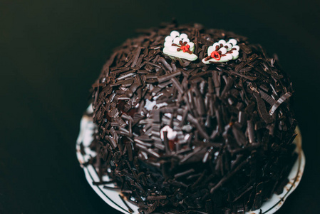 复活节巧克力蛋糕满釉
