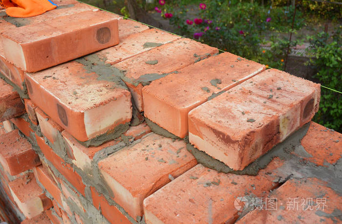 砌砖砌体关闭了砌房子建筑工地