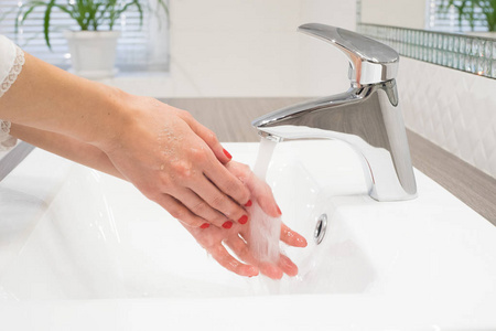 勤洗手用肥皂和水