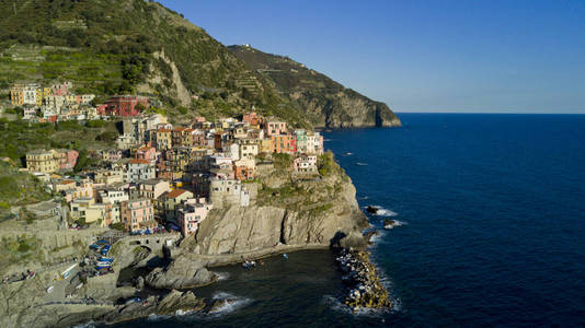 空中射击与上一个著名的 Cinqueterre 的 Manarola 无人机