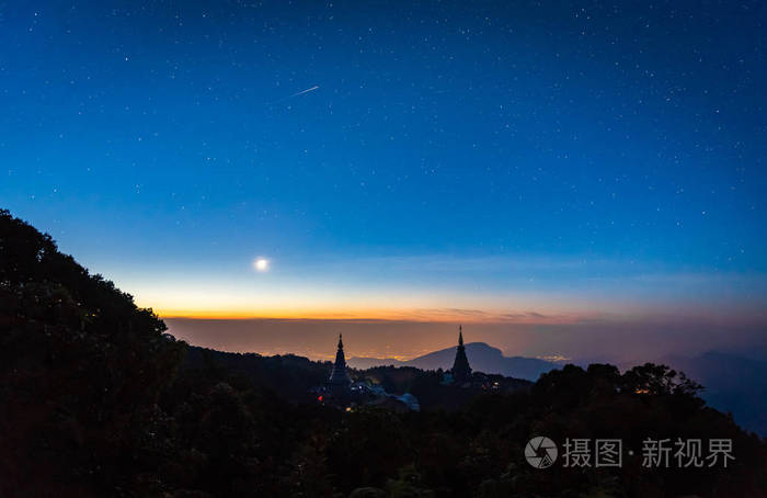 山上的晨星照片-正版商用图片0y6r1w-摄图新视界