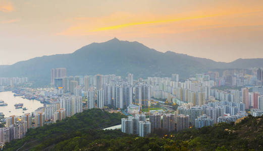 香港屯门的天际线和南中国海照片