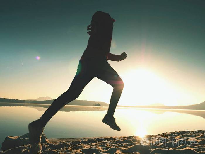 *3888px无水印下载免费10次/天下载小样发票合同问题/举报年轻运动