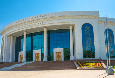 阿利舍尔  纳沃伊州图书馆在塔什干，乌兹别克斯坦