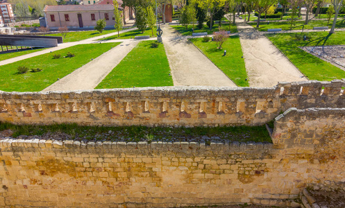 公园周边的萨莫拉，西班牙的城堡