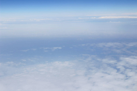 云，从飞机窗口视图