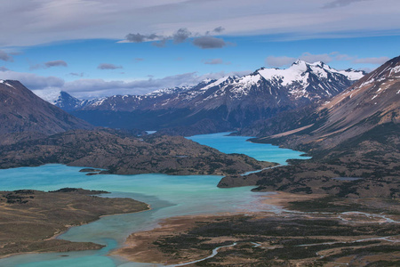 查看从装载莱昂到 Perito Moreno 国家 Pa 湖贝尔格拉诺