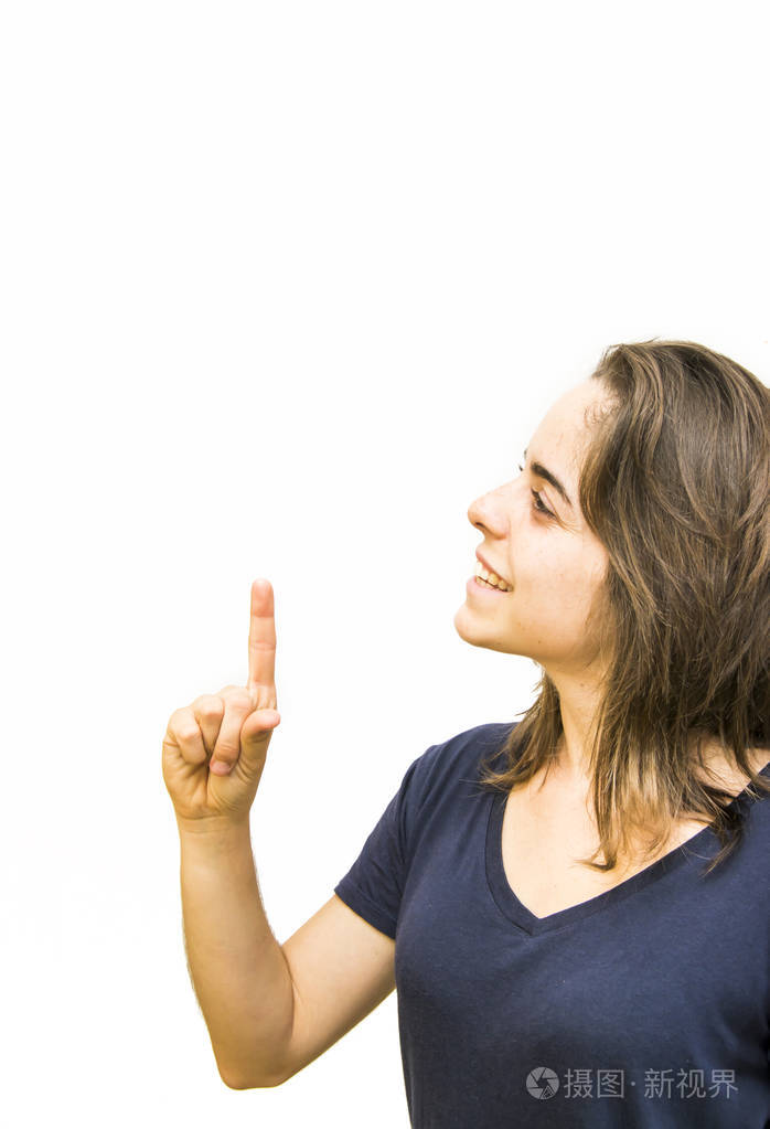 一个美丽的女人,用她的手指向上的肖像照片-正版商用图片0y8i8x-摄图