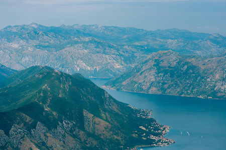 湾的科托尔从高地。查看从装载 Lovcen 到海湾