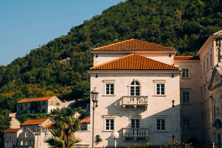 旧镇的 Perast 上的科托尔湾 黑山海岸。Th