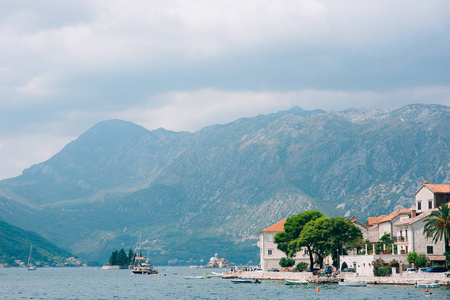 旧镇的 Perast 上的科托尔湾 黑山海岸。Th