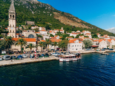 旧镇的 Perast 上的科托尔湾 黑山海岸。Th