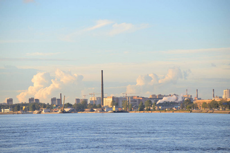 涅瓦河和工业郊区的圣彼得斯堡