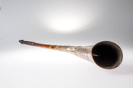 手工制作的乐器非洲乐器,喇叭与非洲符号,手工制作照片