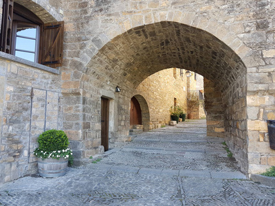 比利牛斯 Ainsa，西班牙中世纪村庄