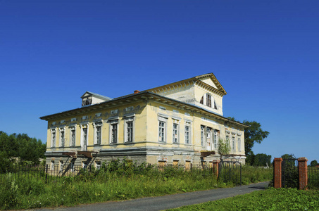 斯通加诺夫庄园建于1832年
