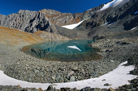 美丽的秋景，阿尔泰山俄罗斯