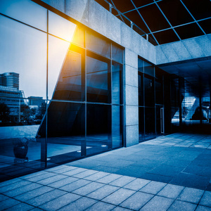 现代玻璃大楼外部