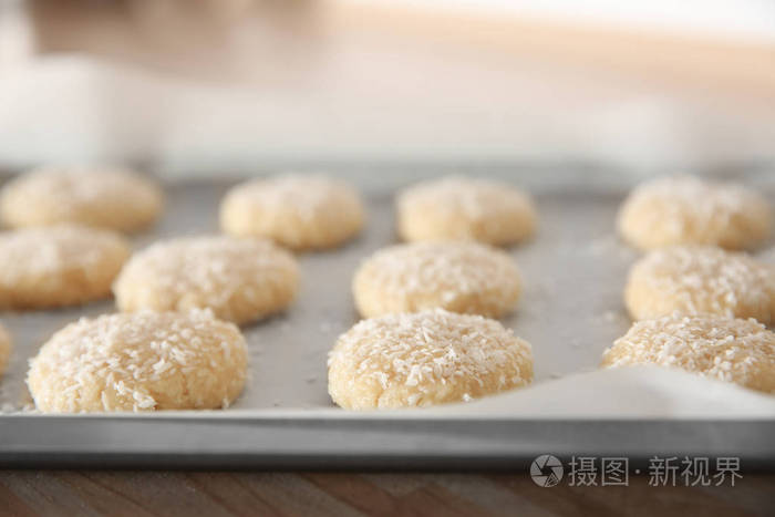 与椰子饼干烤盘