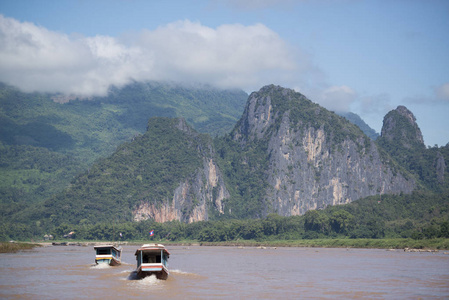 老挝琅勃拉邦湄公河里弗