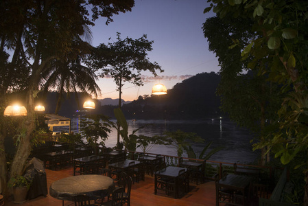 在湄公河流域的餐厅