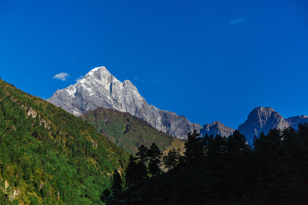 美丽的群山景色