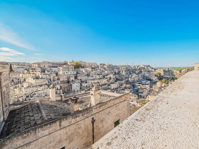 典型的石头 Sassi di Matera 附近马泰拉教科文组织欧洲资本的文化 2019 年格拉维纳在蔚蓝的天空的全景视图