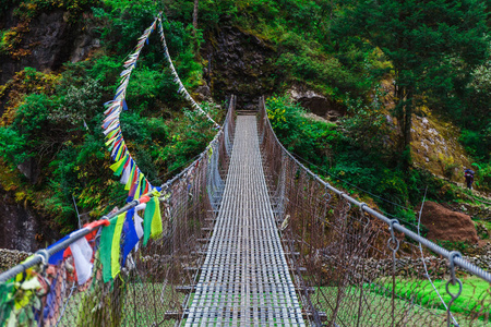 悬索桥在山图片