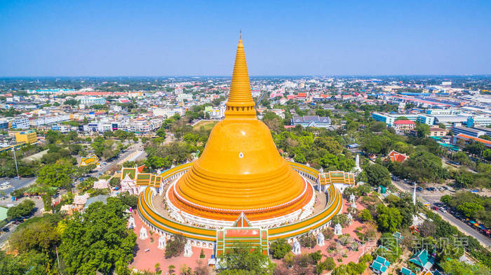 在佛统大黄色宝塔