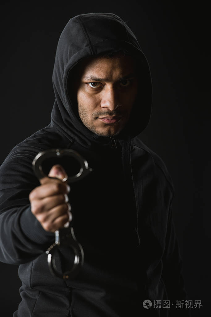 非洲裔美国强盗在zoodie和