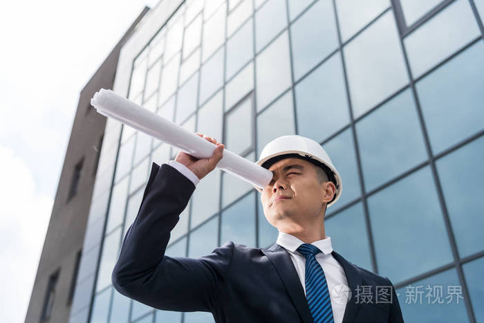 专业的建筑师,在安全帽