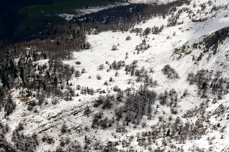 意大利阿尔本峰山坡上的雪