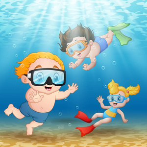 三个孩子和潜水水下