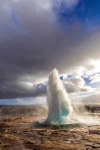 热 strokkur 间歇泉