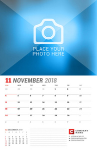 墙上的日历企划为 2018 年。11 月。矢量打印模板与照片的地方。上周日的周开始。在页面上的 2 个月