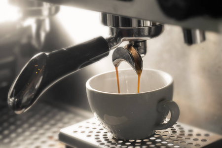 制作新鲜咖啡图片