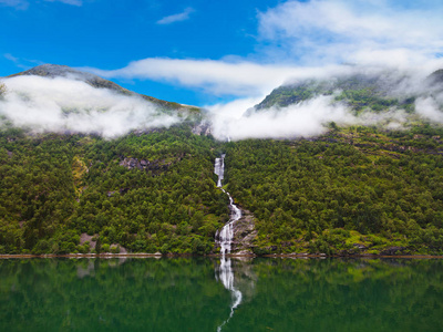 北欧风味峡湾挪威的瀑布图片