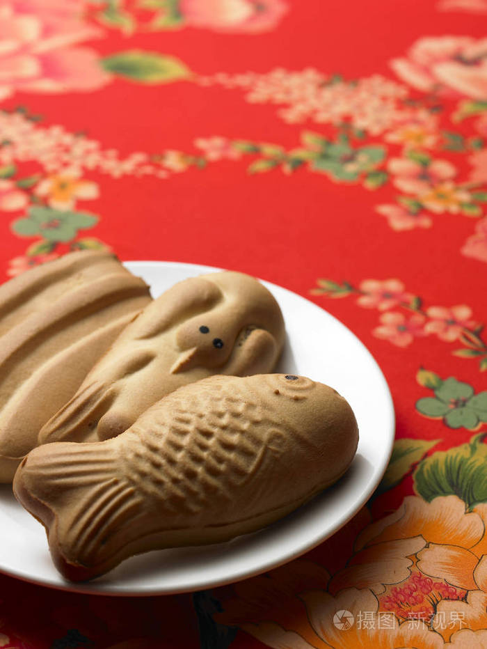 甜美的鱼形状的蛋糕