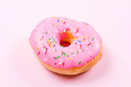 粉色甜甜圈图片