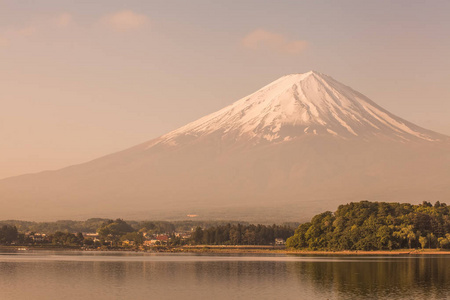 河口湖湖和富士山