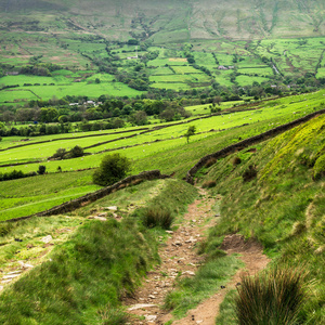 查看 Edale，峰值区国家公园，英国附近山上