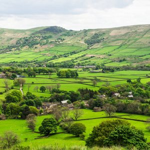 查看 Edale，峰值区国家公园，英国附近山上