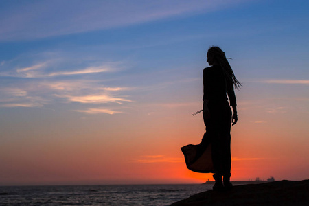 年轻的身影图片