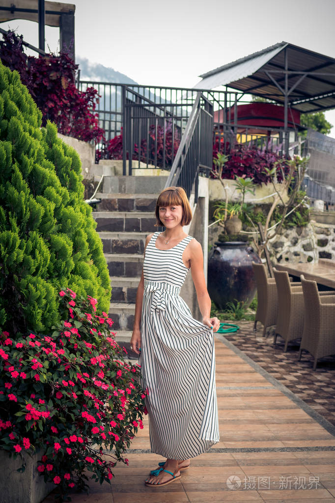 巴厘岛的热带风景背景,北部的巴厘岛,印度尼西亚的女人