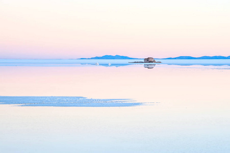 咸水湖salar de 在玻利维亚的乌尤尼