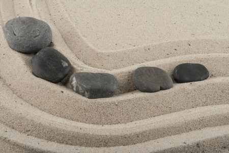 在沙子里的石头