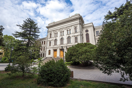 观的第比利斯国立大学,成立 1918照片