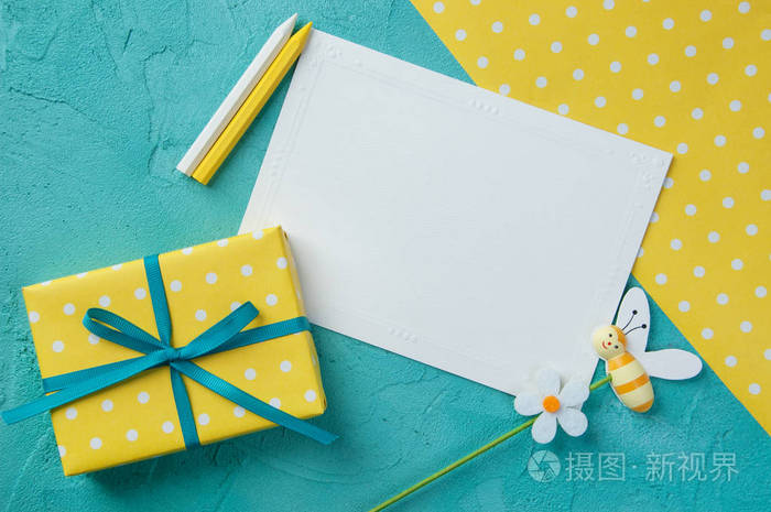 白色的空白纸条