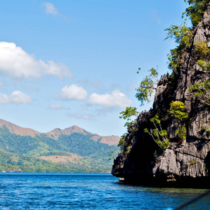 从美丽的天堂湾和热带泻湖的悬崖上俯瞰菲律宾