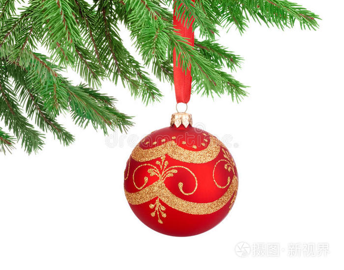 红色装饰圣诞球挂在冷杉树枝上